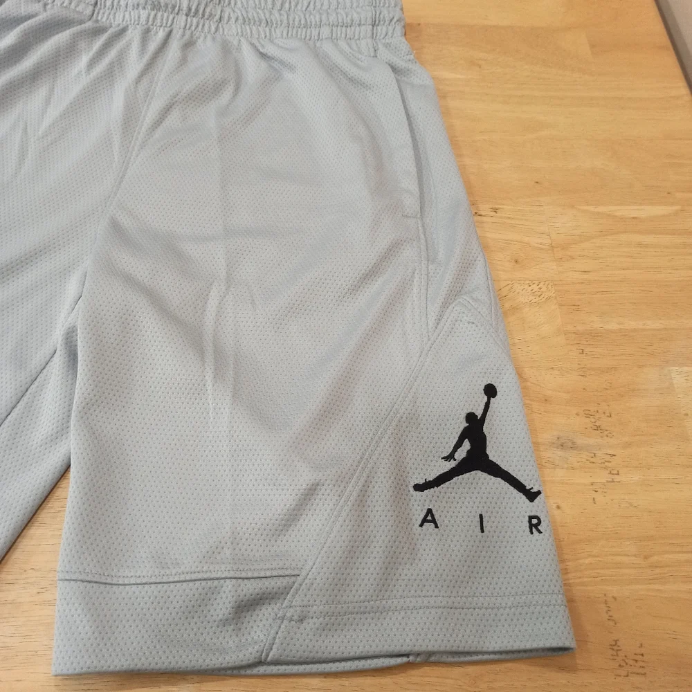 Nike Air Jordan Dri-Fit Triangle Basketball Shorts Grey men’s S, NWT - Picture 2 of 16
